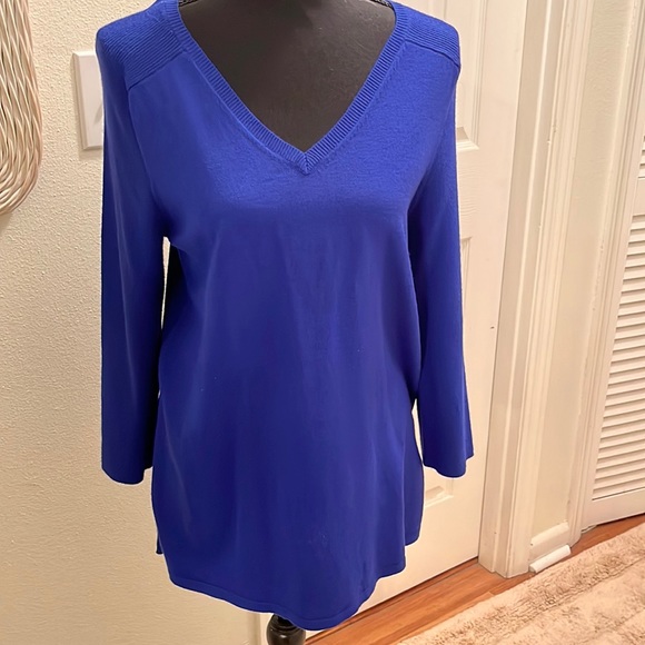 Cable & Gauge v-neck sweater - Picture 1 of 5